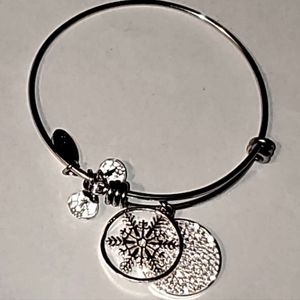 LA CN Silver-Plated Snowflake Charm Bracelet "Unique and Beautiful in Every Way"